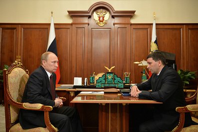 With Yamalo-Nenets Autonomous Area Governor Dmitry Kobylkin.